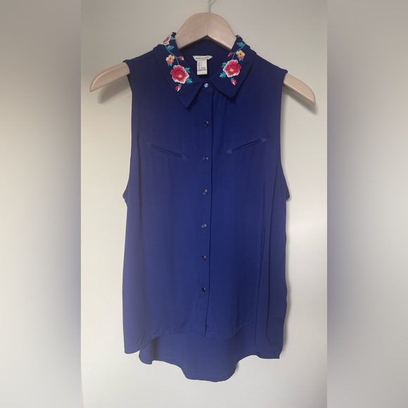 Forever 21 - Embroidered Floral Collar Sleeveless Blouse - Size Small - Picture 4 of 7